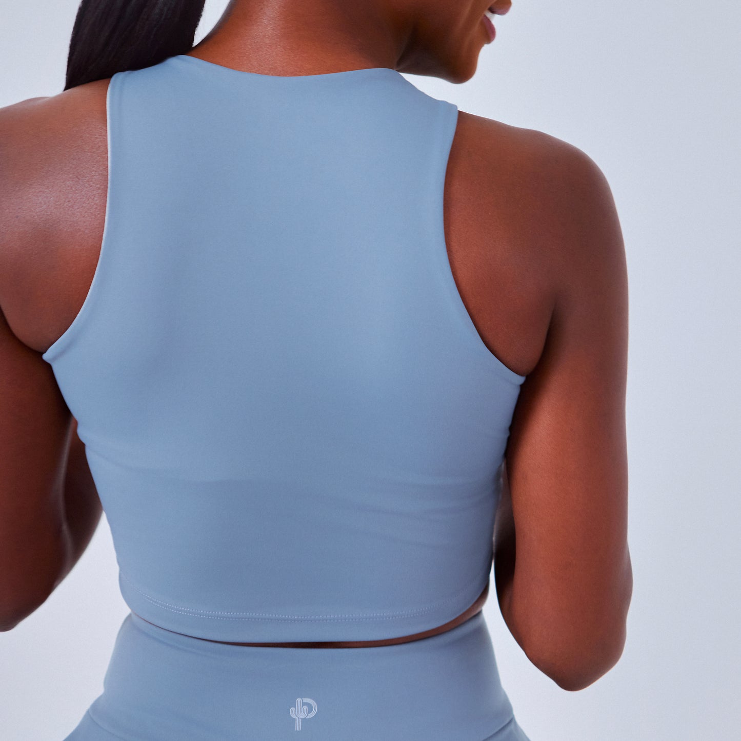 Crop top de entrenamiento, pádel, tenis y gimnasio para dama.