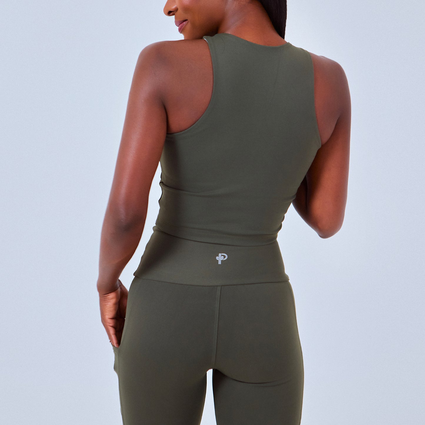 Crop top de entrenamiento, pádel, tenis y gimnasio para dama.